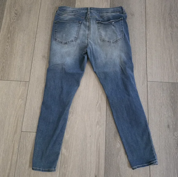 SO Blue Jeans with Distressing - Picture 7 of 8